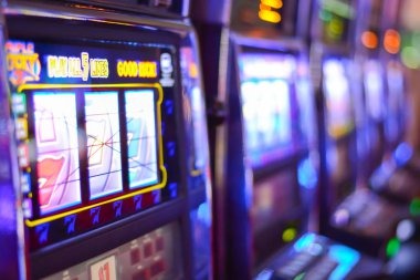 manisqq app game selection screen showing live dealer tables and slot games